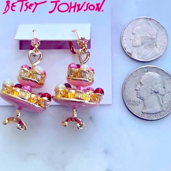 New BETSEY JOHNSON CUPCAKES EARRINGS - Picture 6 of 8